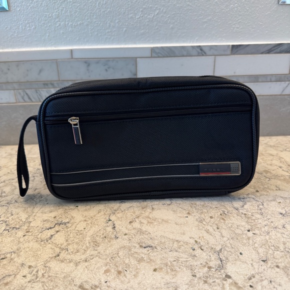 Fossil Travel Toiletry Bag in black stylish practical accessory perfect for men - Picture 2 of 13